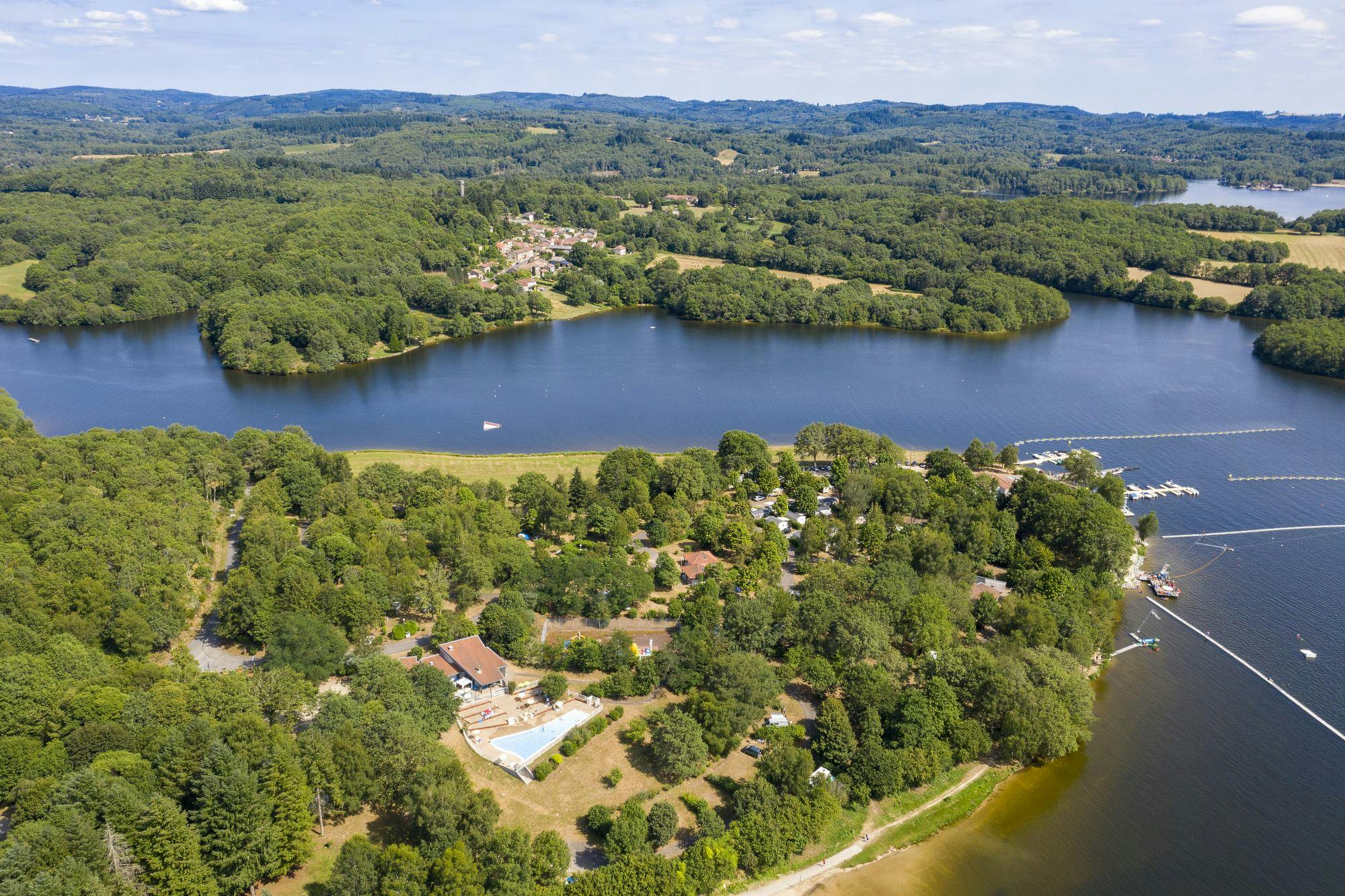 Camping nature au bord du Lac de Saint Pardoux en Haute Vienne