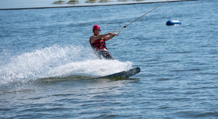 camping avec sports nautiques sur le lac