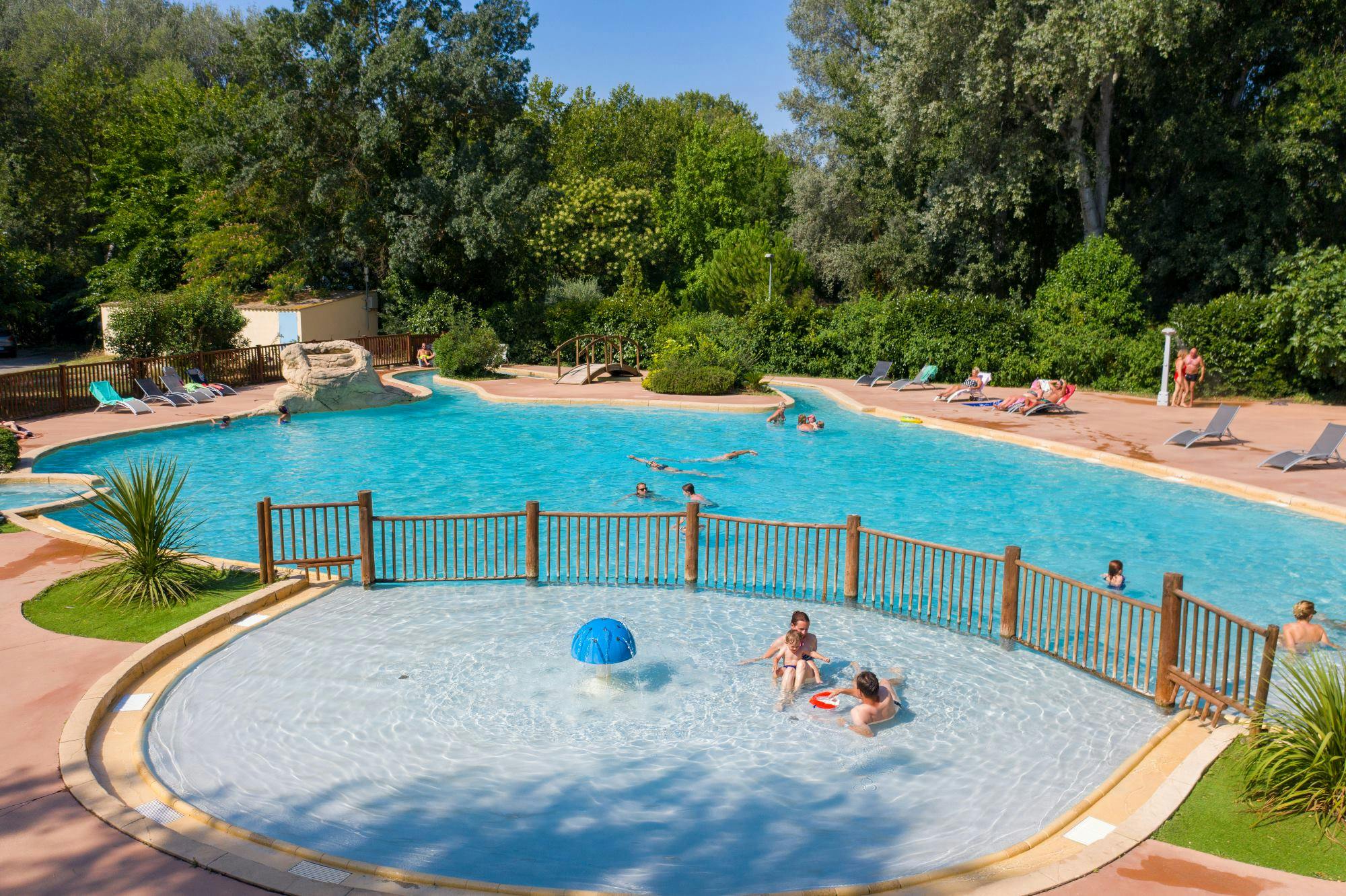 camping avec piscine et pataugeoire avignon