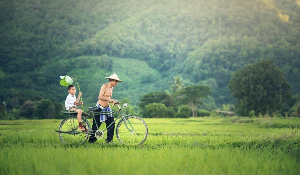 famille dans la campagne cambodgienne