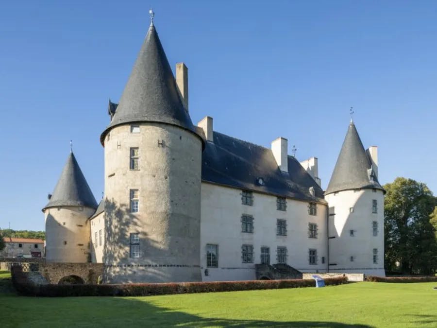 chateau de villeneuve lembron en famille