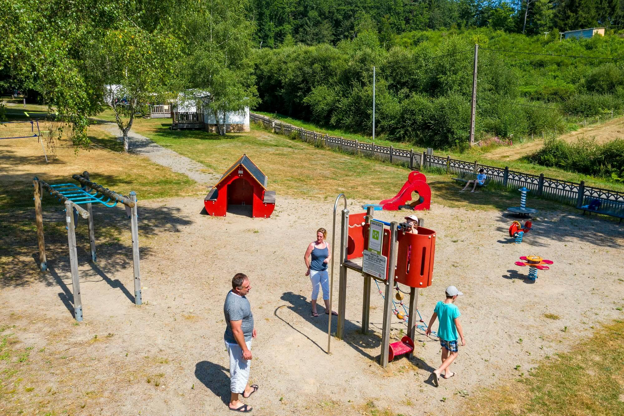 Camping avec aire de jeux pour enfants