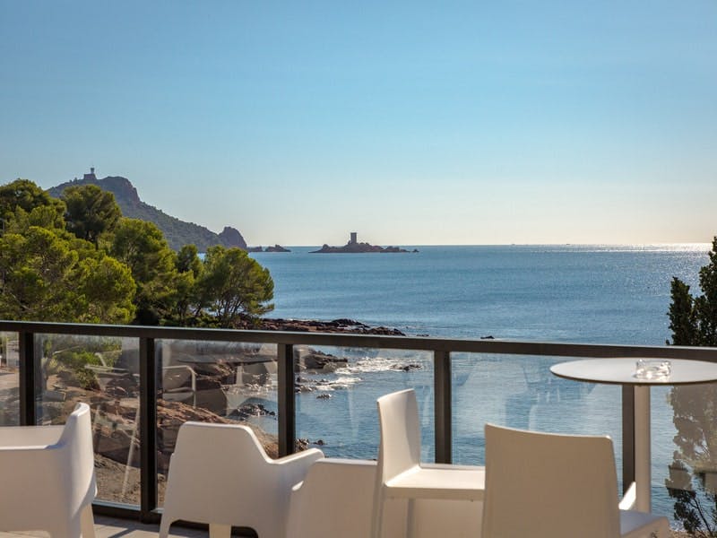 hôtel à 50m de la plage
