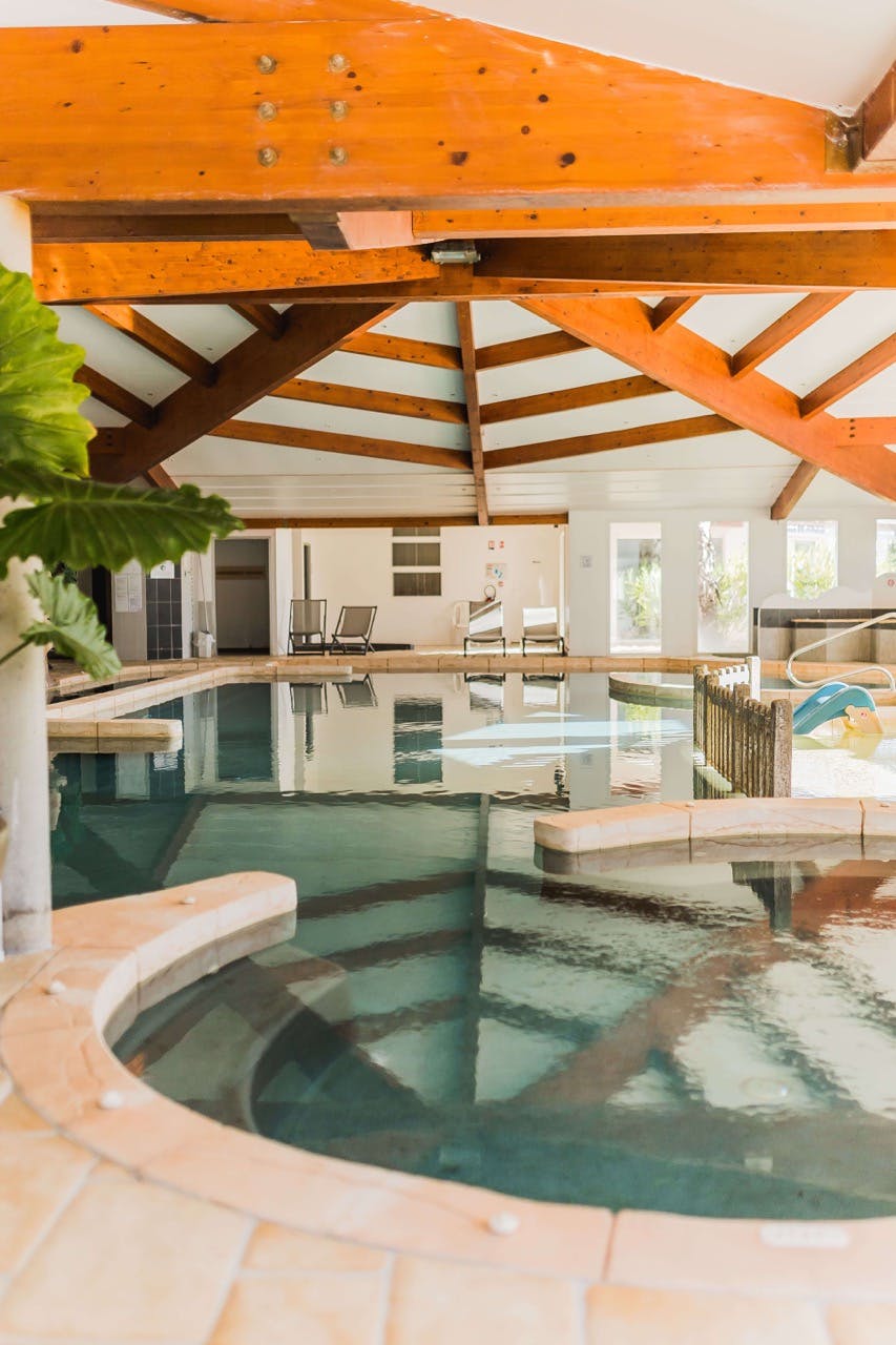 village vacances pour familles avec piscine