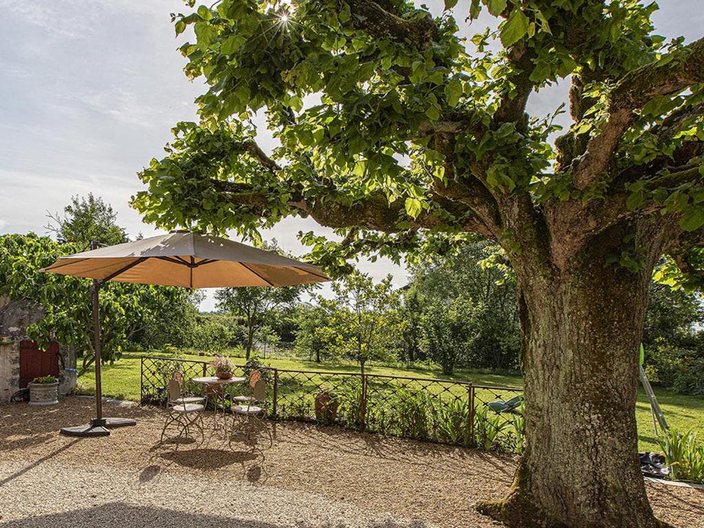 jardin clos avec aire de jeux