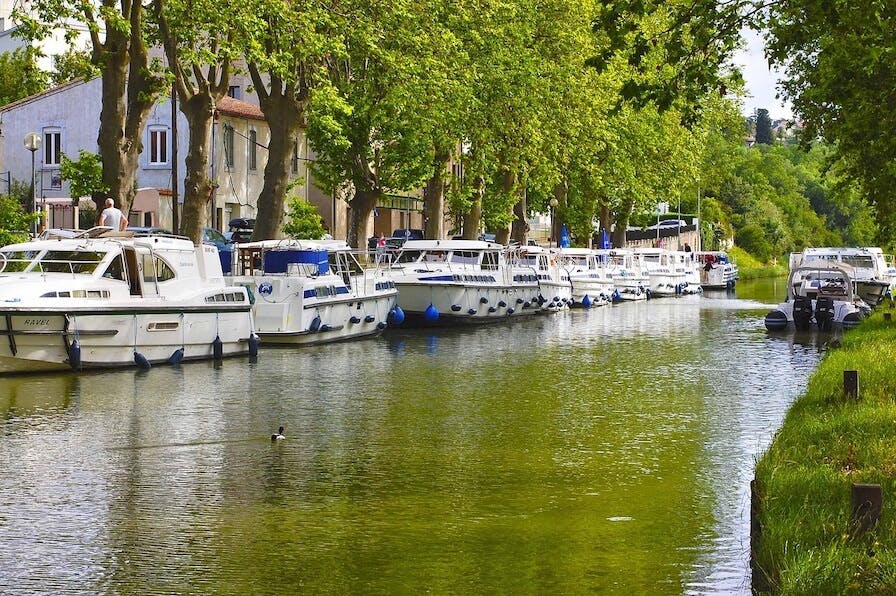Barques sur le canal du midi Carcassonne