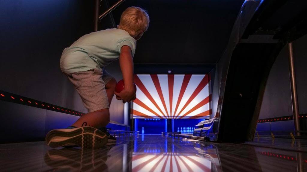 Plan B hôtel - salle de jeux et bowling pour enfants