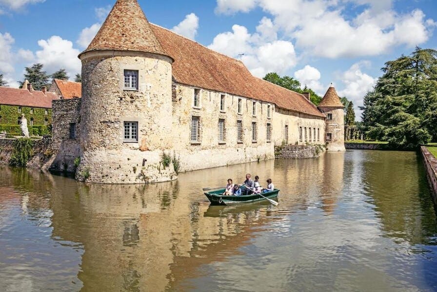 Château de Villiers Le Mahieu, séjour tout inclus avec encadrement enfants