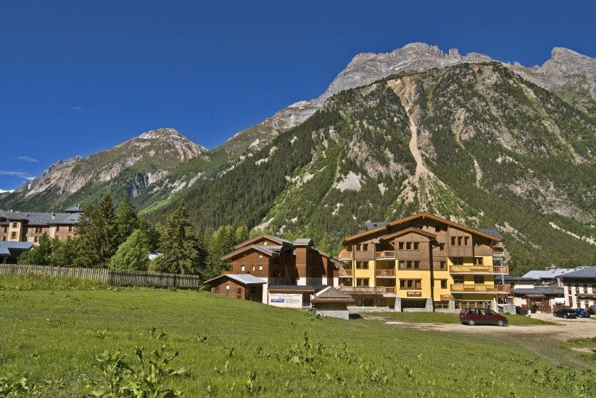 vacances à la montagne en famille dans les Alpes