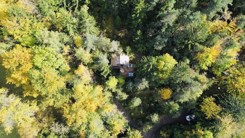 cabanes dans les arbres savoie alpes famille