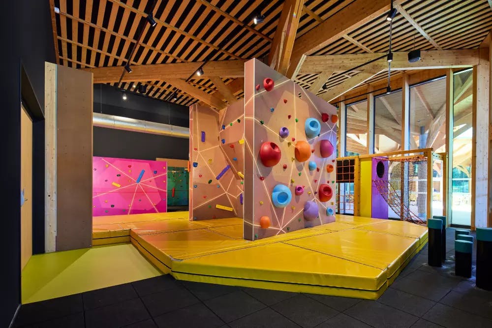 salle de jeux et escalade intérieure