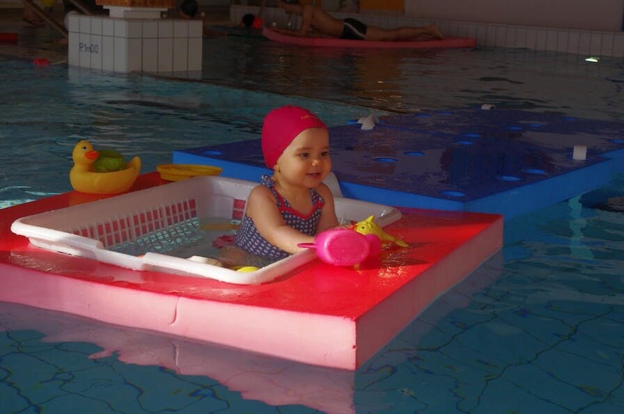 piscine enfants aussois, quoi faire quand il pleur à aussois