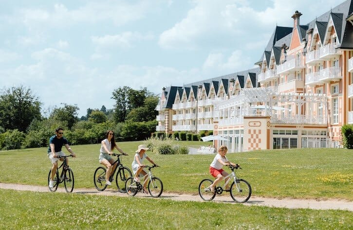 résidence familiale avec spa thermal et piscine en normandie