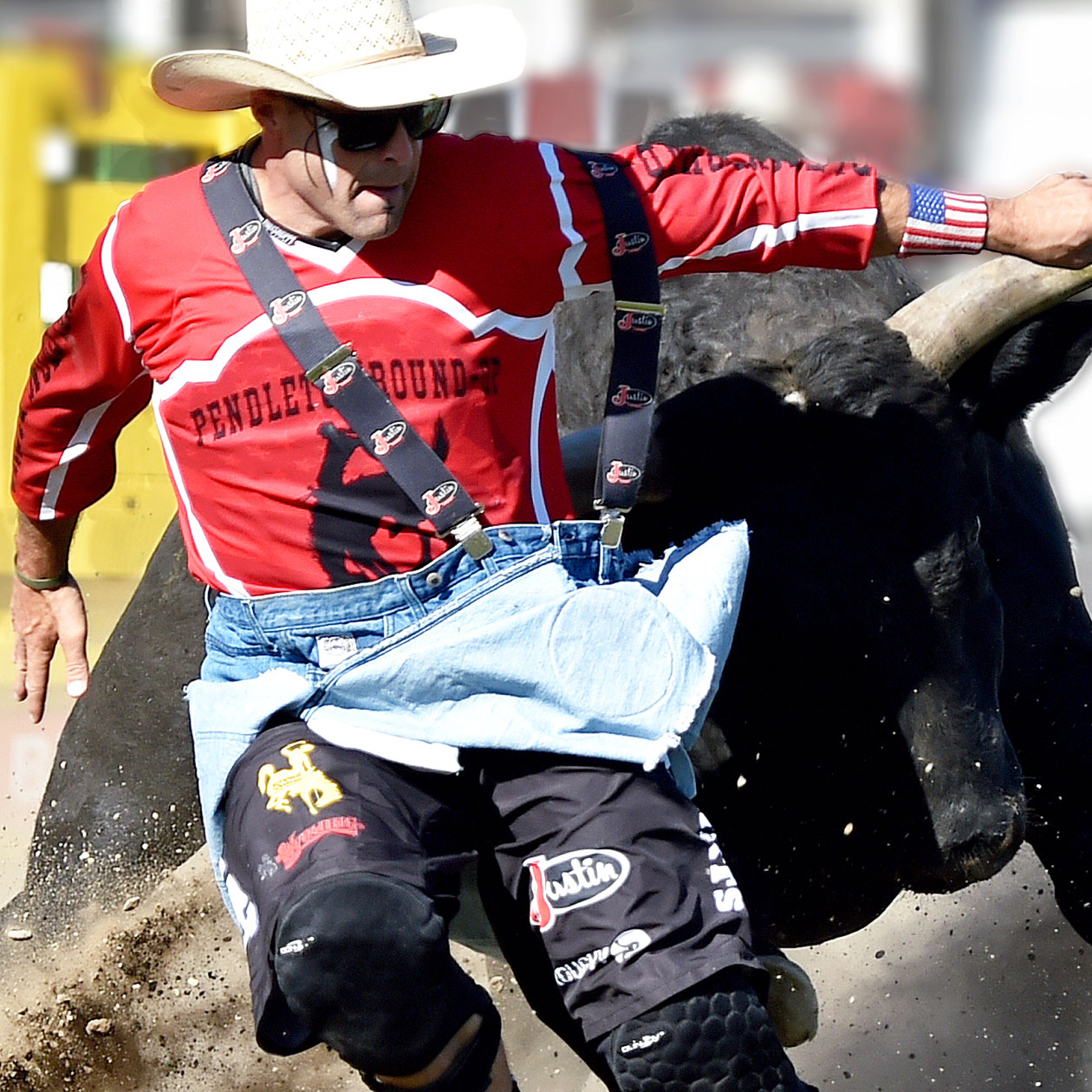 Torero esquivando un toro