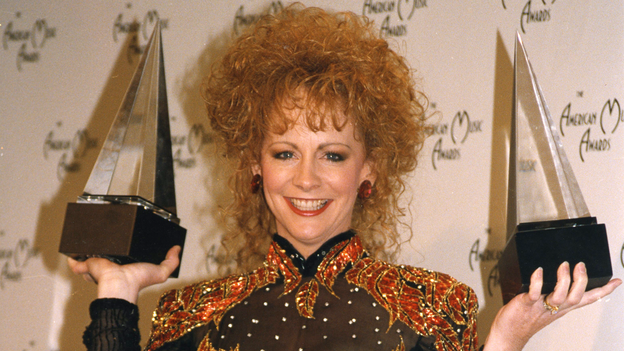 Reba accepting her awards at the 1991 American Music Awards.