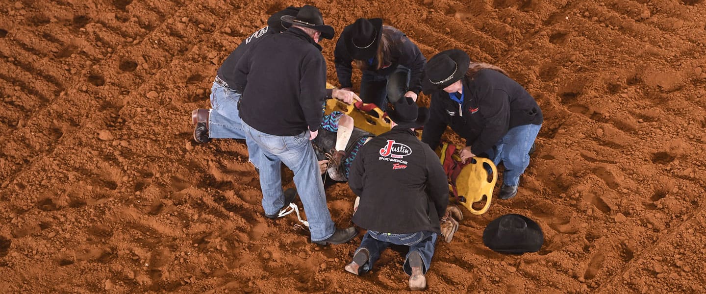 Justin Sportsmedicine team helping injured athlete
