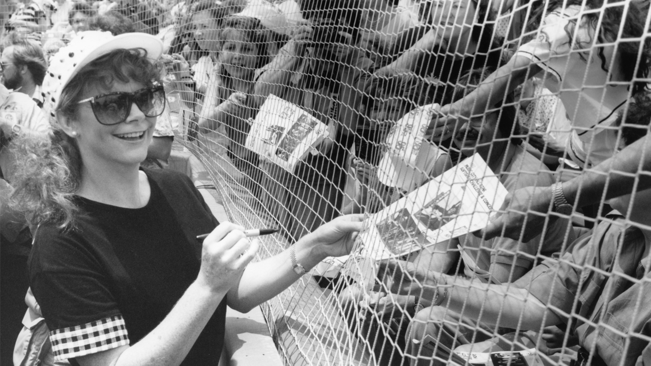 Reba with fans in the 90s.