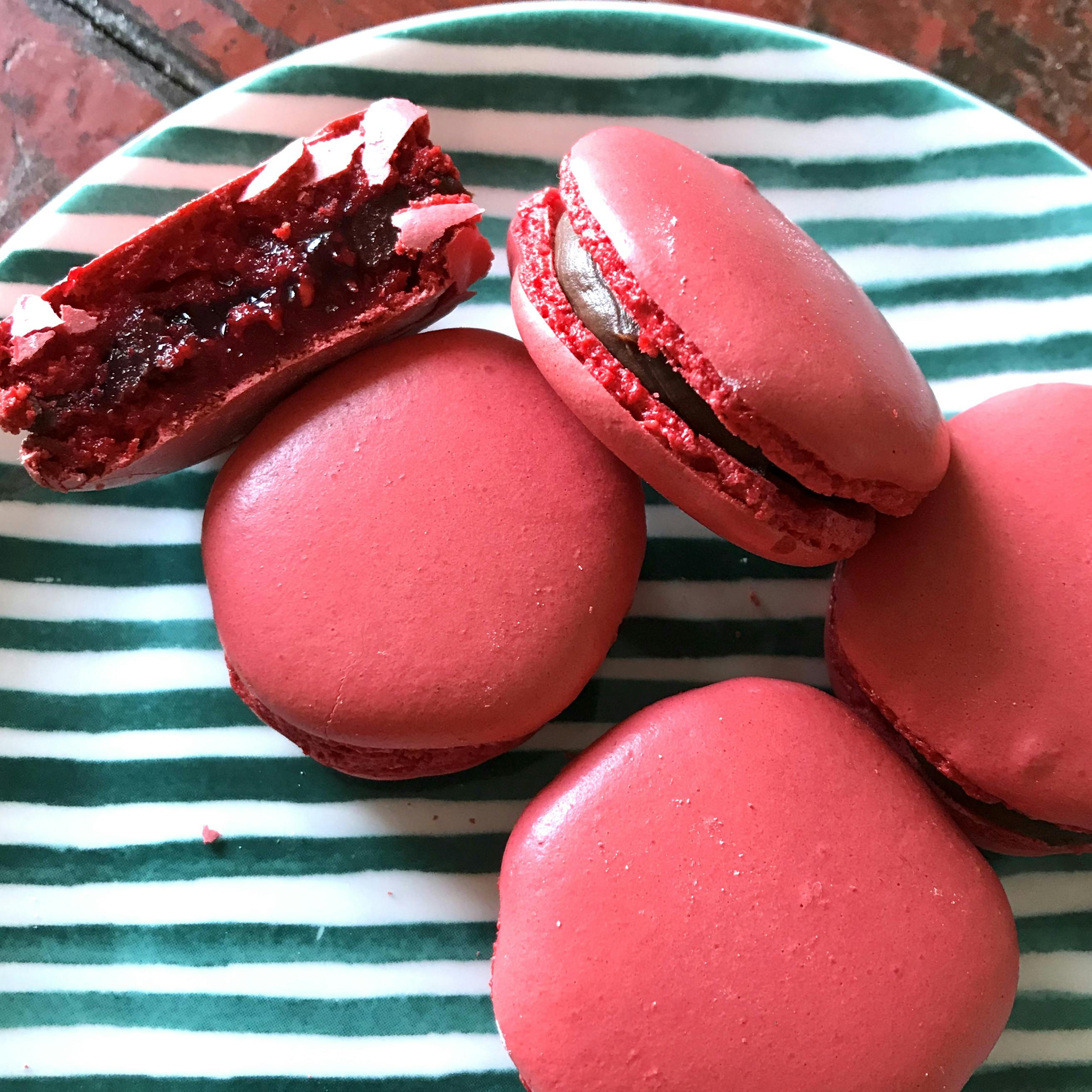 macaron framboise atelier justine patisseries
