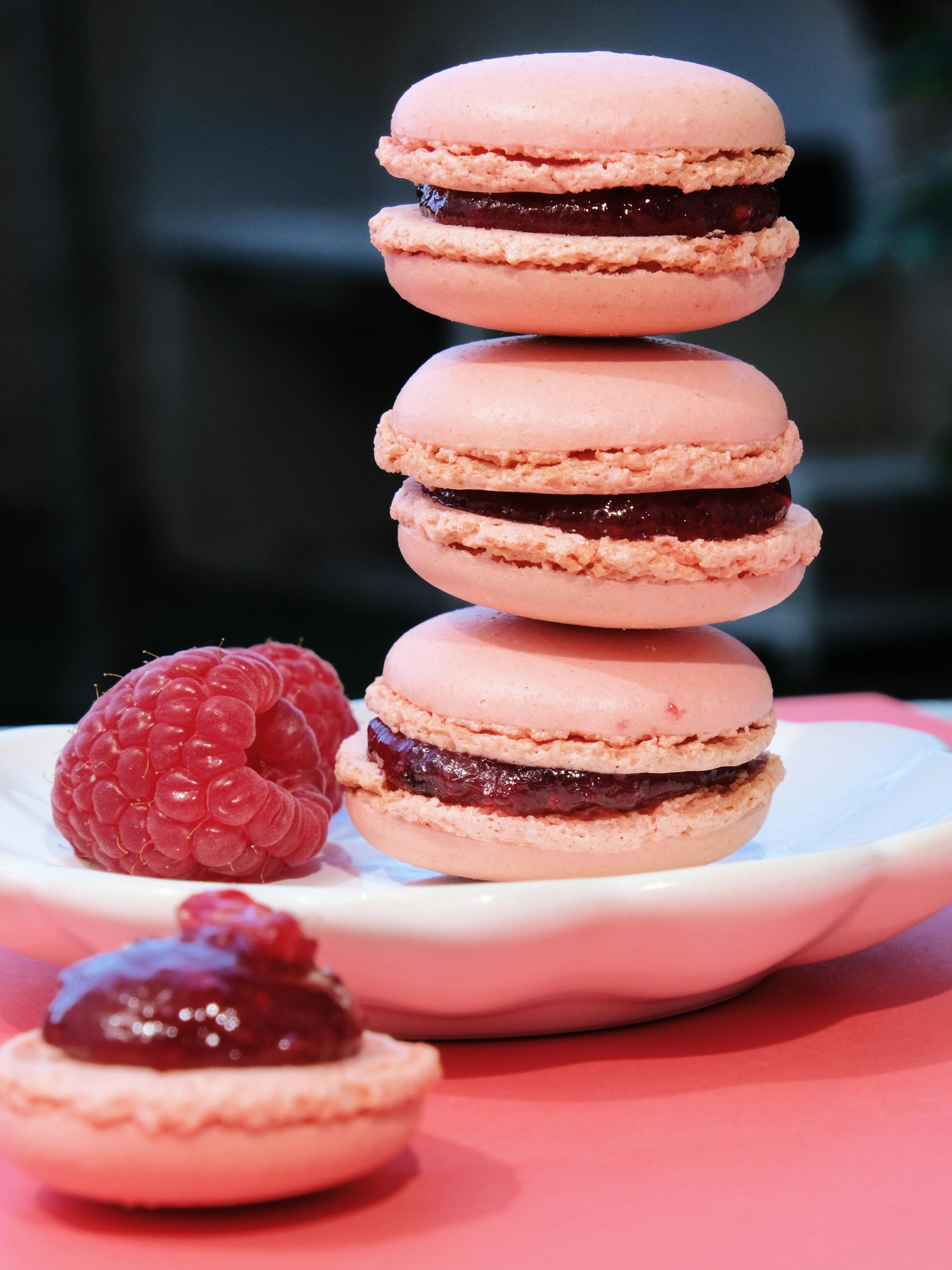raspberry macaron pastry class justinepatisseries