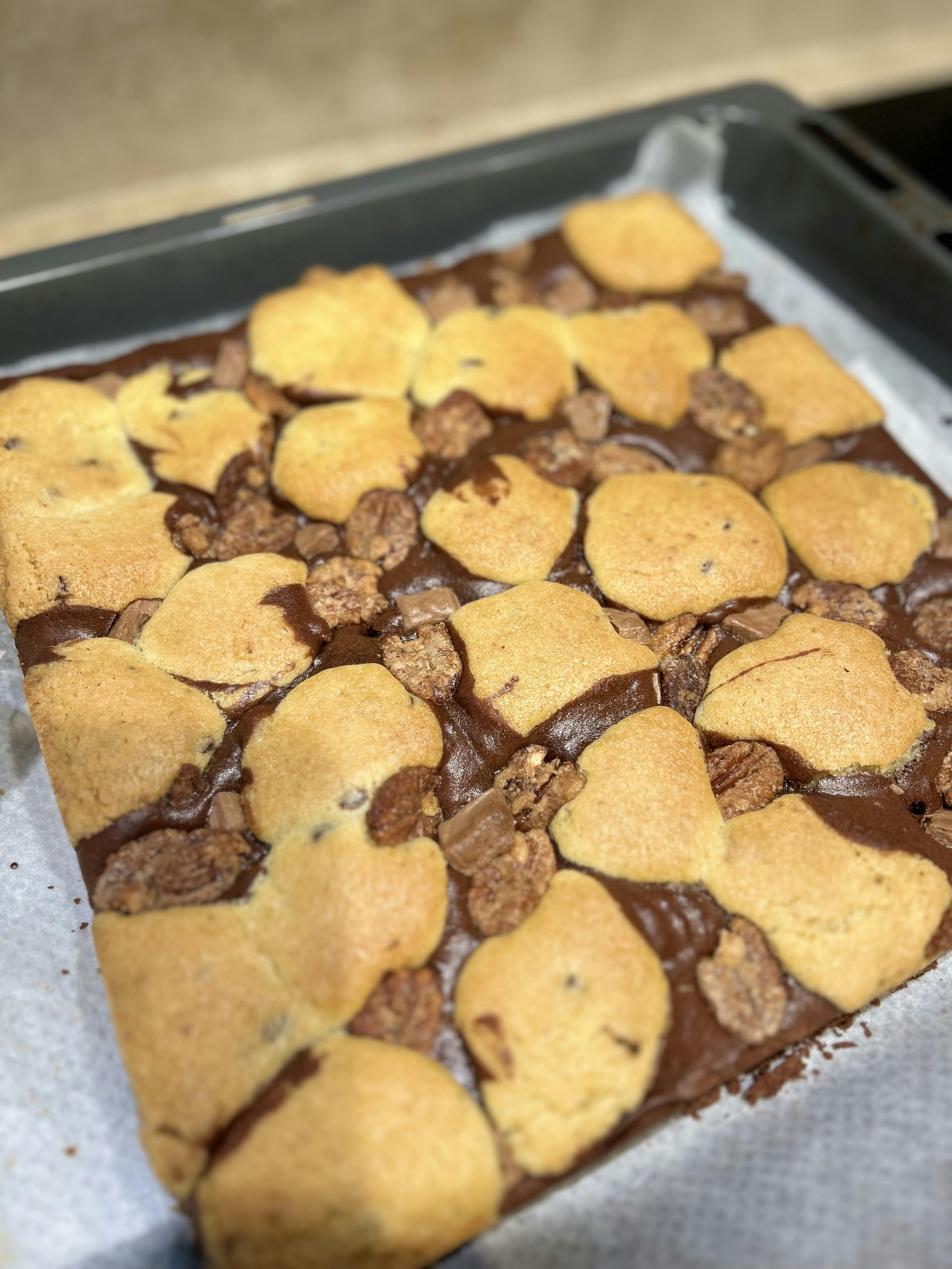 Brookie brownie and cookie bars