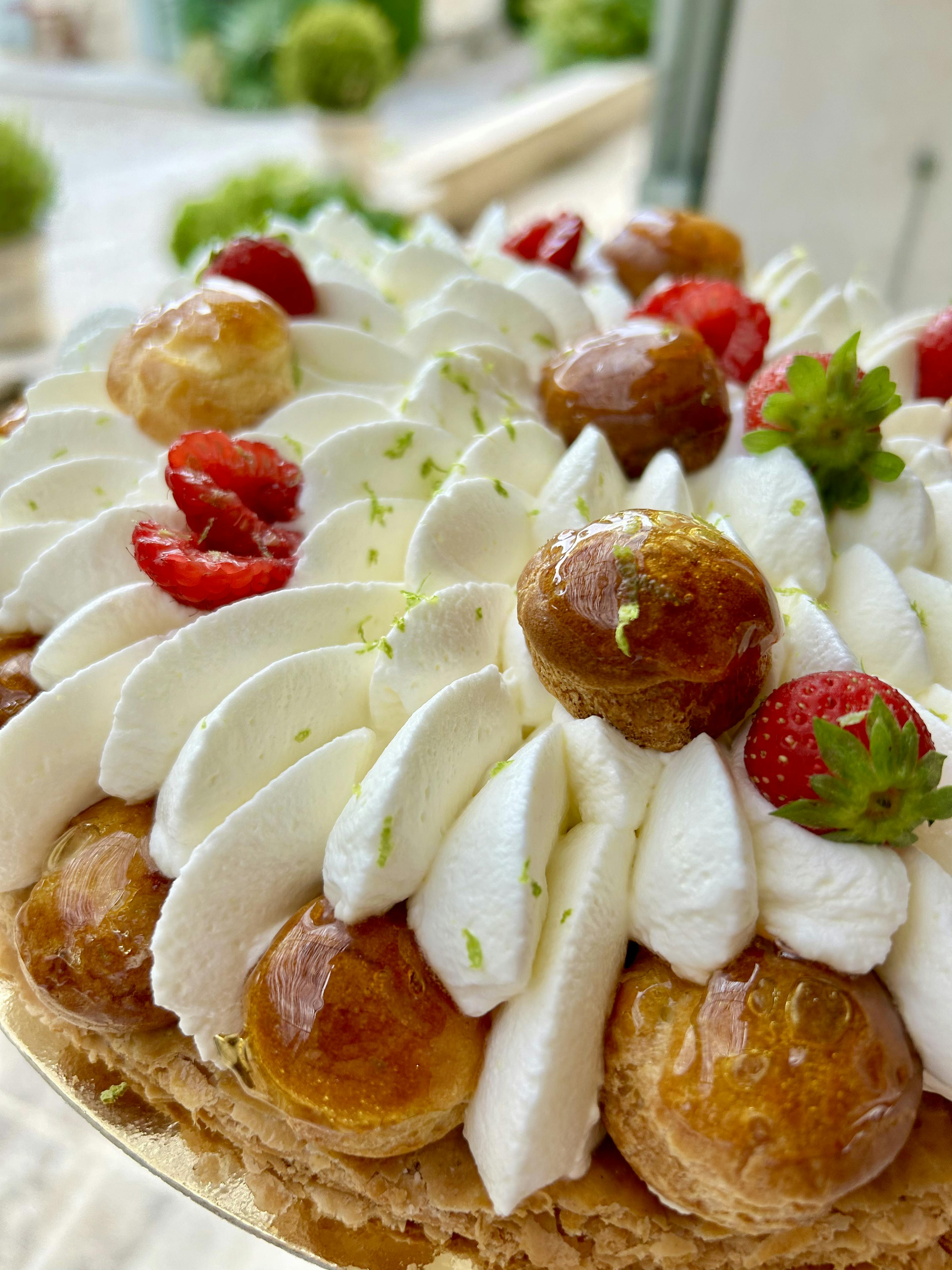 Saint-Honoré vanille et fruits rouges