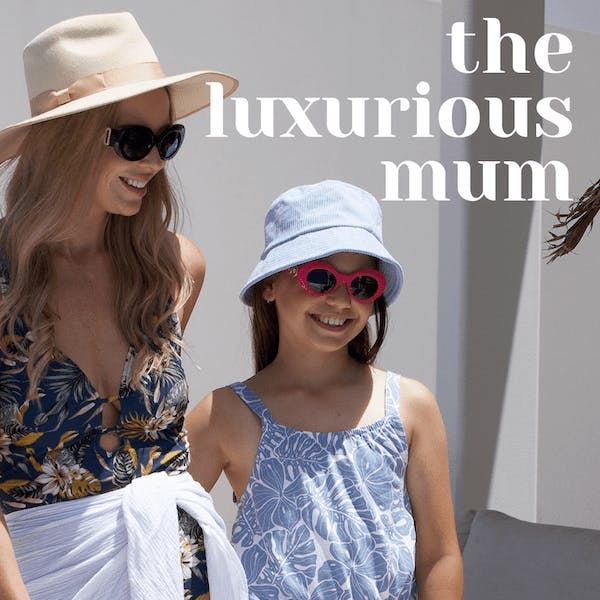 Luxurious mum banner