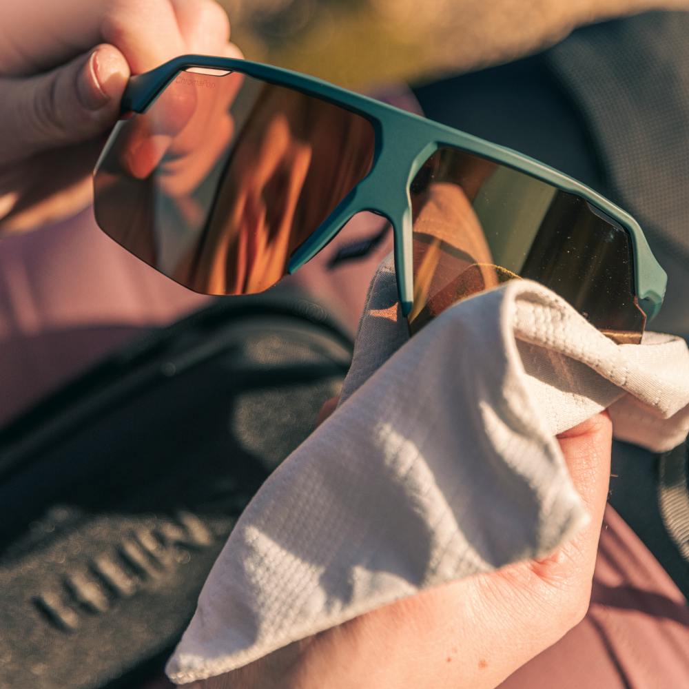 Cleaning-your-sunglasses