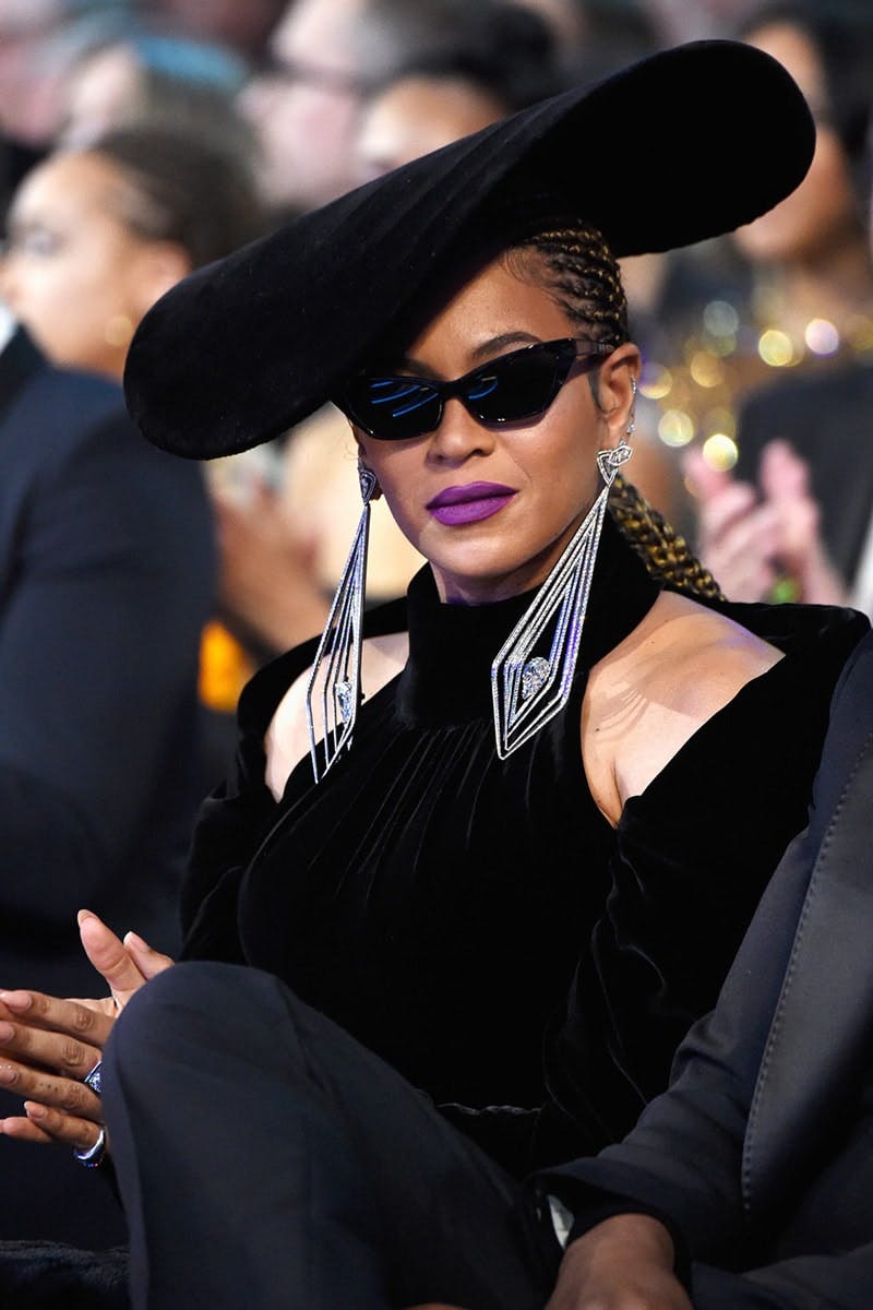 Beyonce wearing black sunglasses