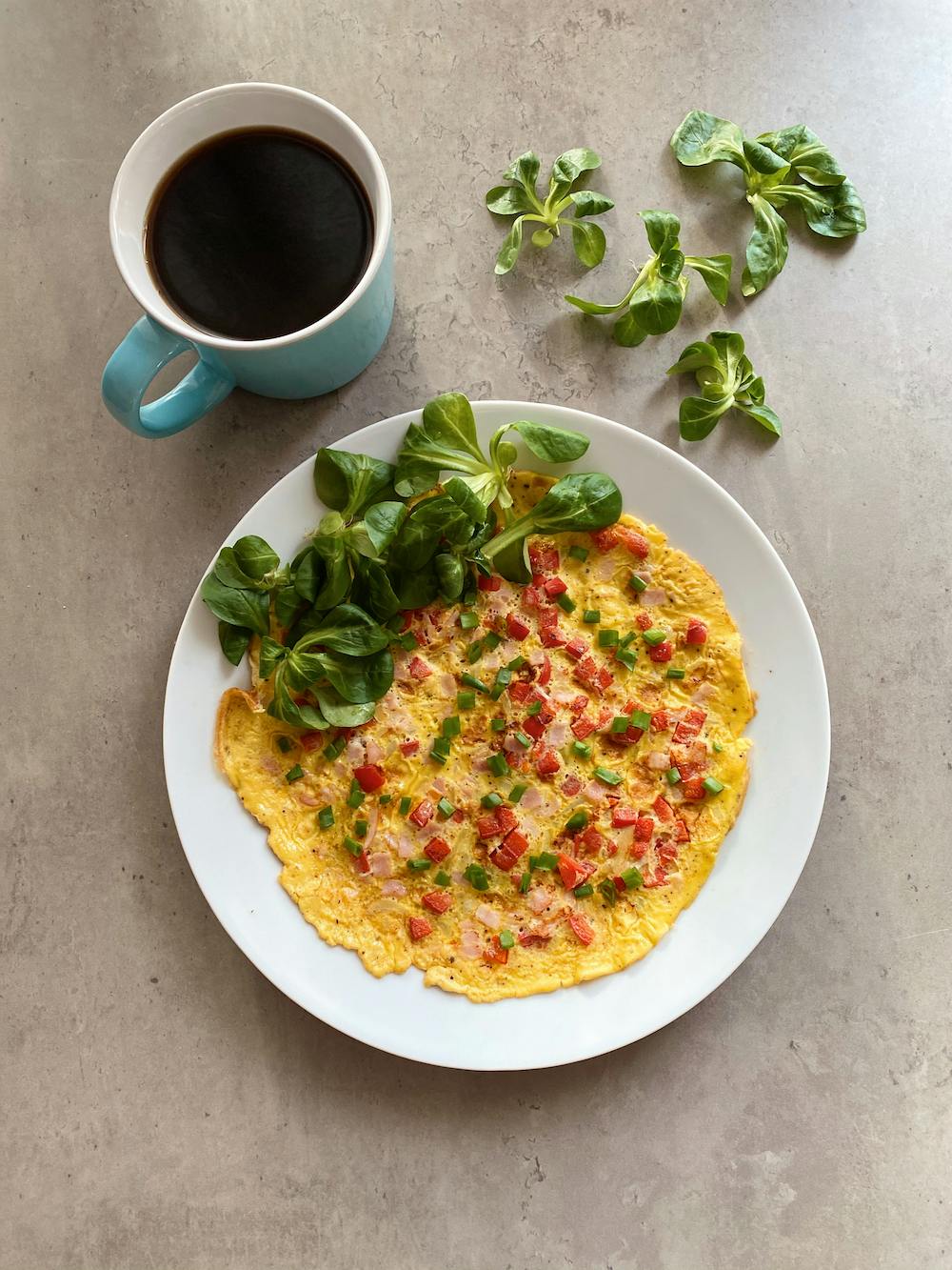 Omlet na słono z szynką i papryką – cukrzyca ciążowa