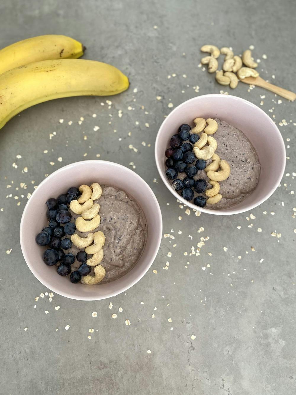 Smoothie bowl borówkowe