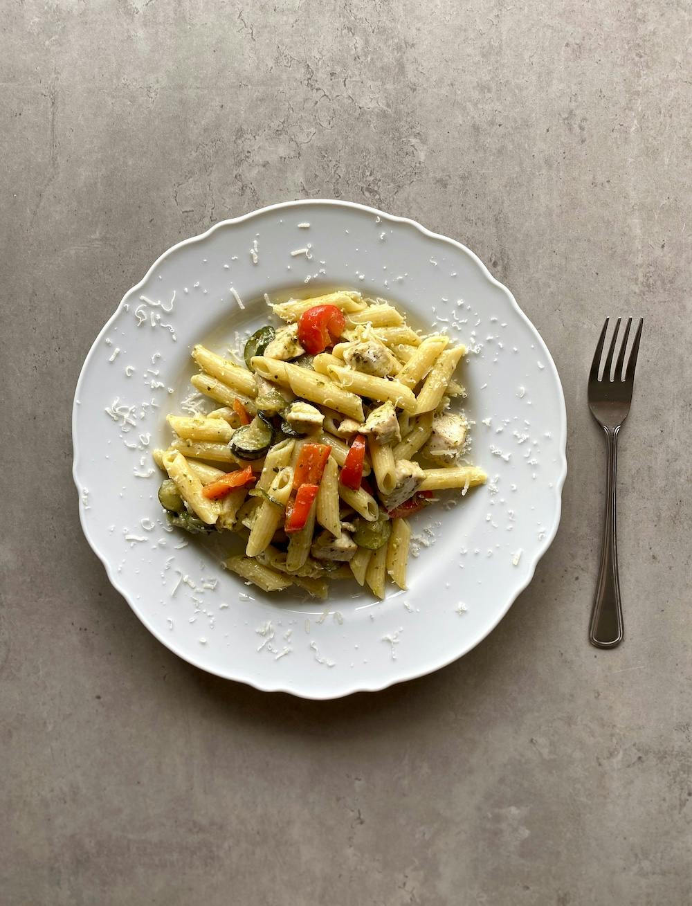Makaron z pesto i kurczakiem