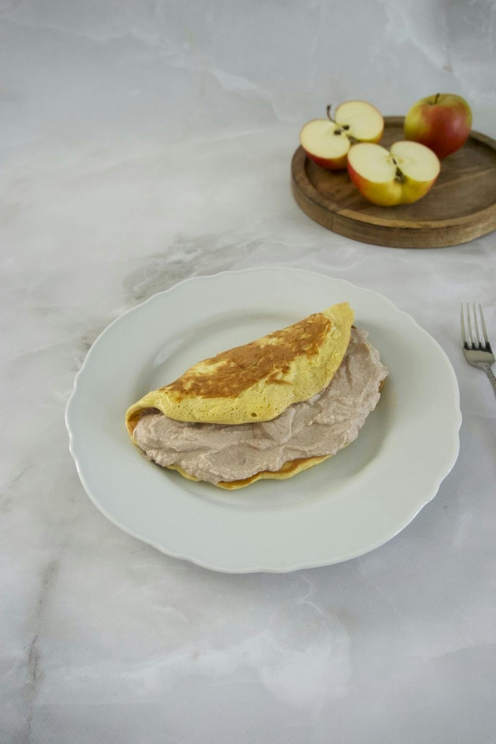 Omlet z jabłkiem i ricottą