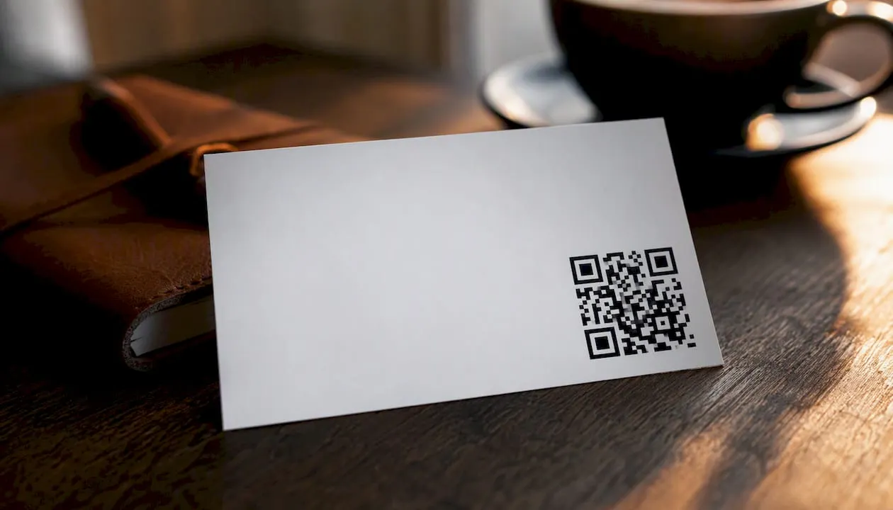 Retro del biglietto da visita digitale con QR code