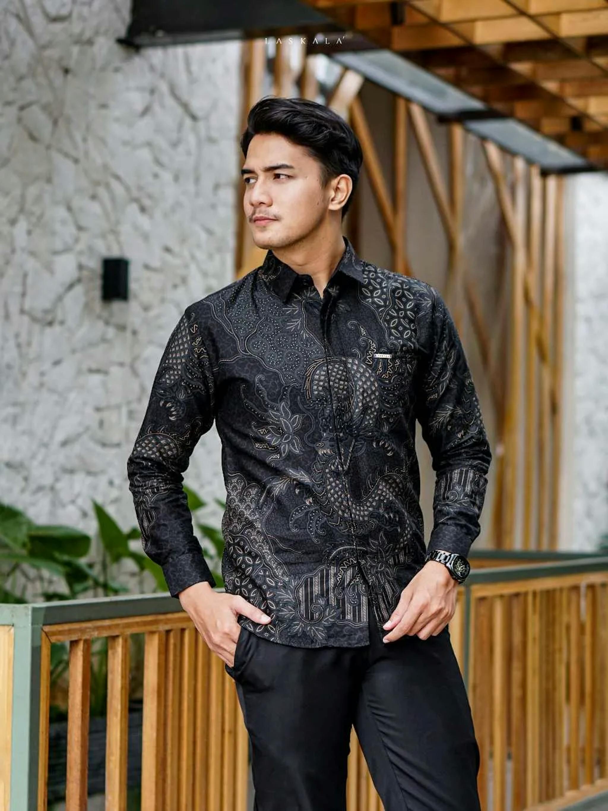 Desain slimfit Kemeja Batik Pria Laskala