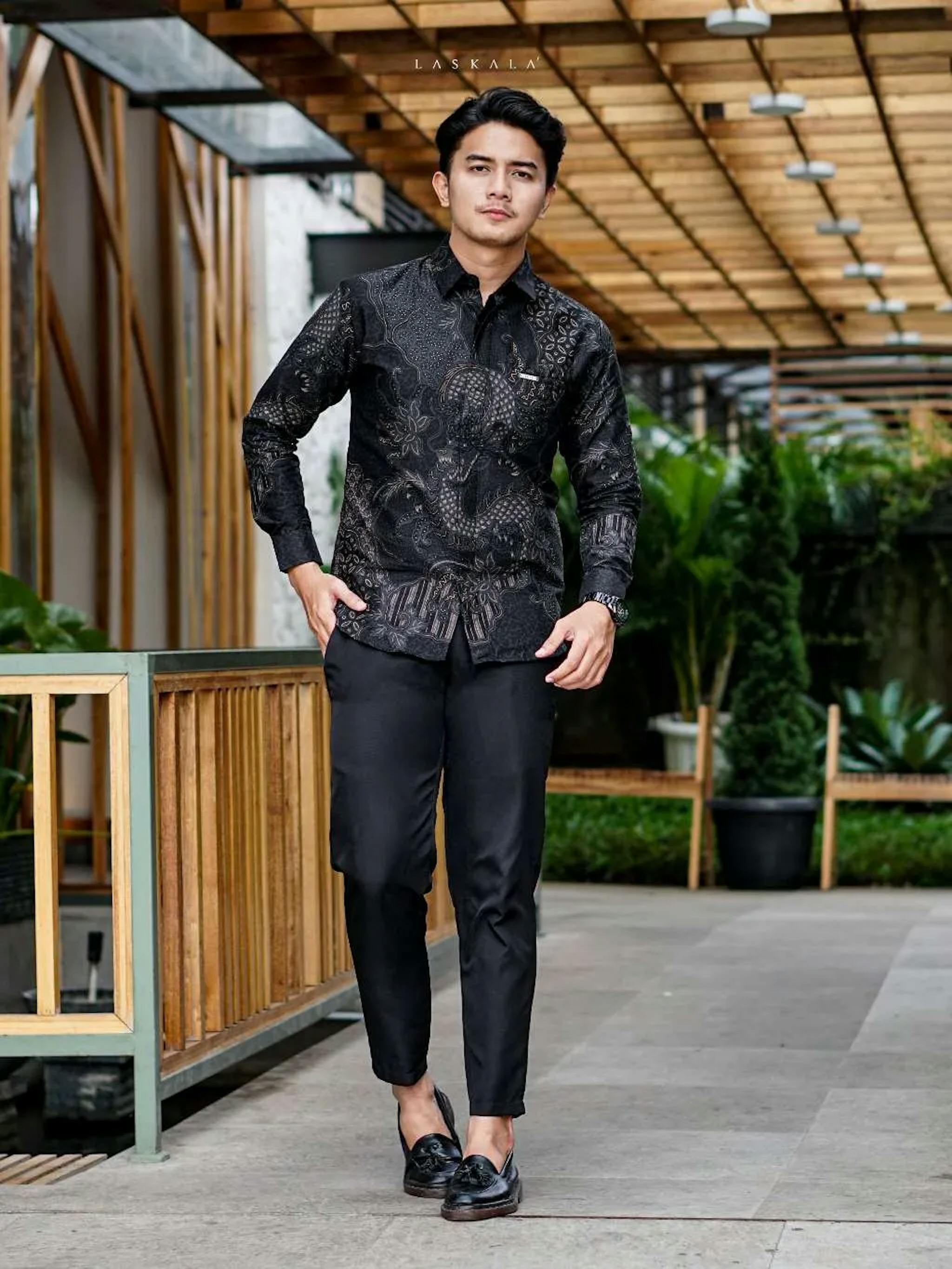 Kemeja Batik Slimfit Pria Laskala Nagara K10A528 Perpaduan Tradisi dan Gaya