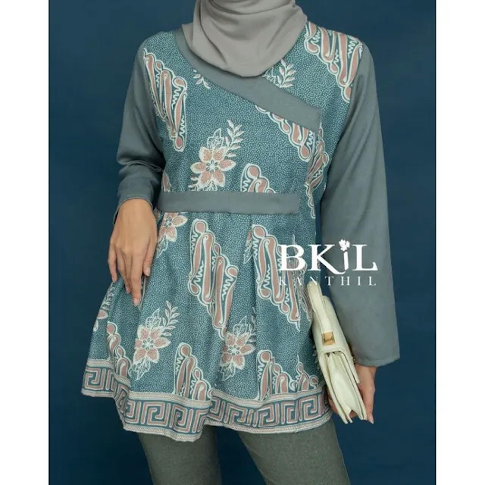 Atasan batik Kanthil untuk wanita modern