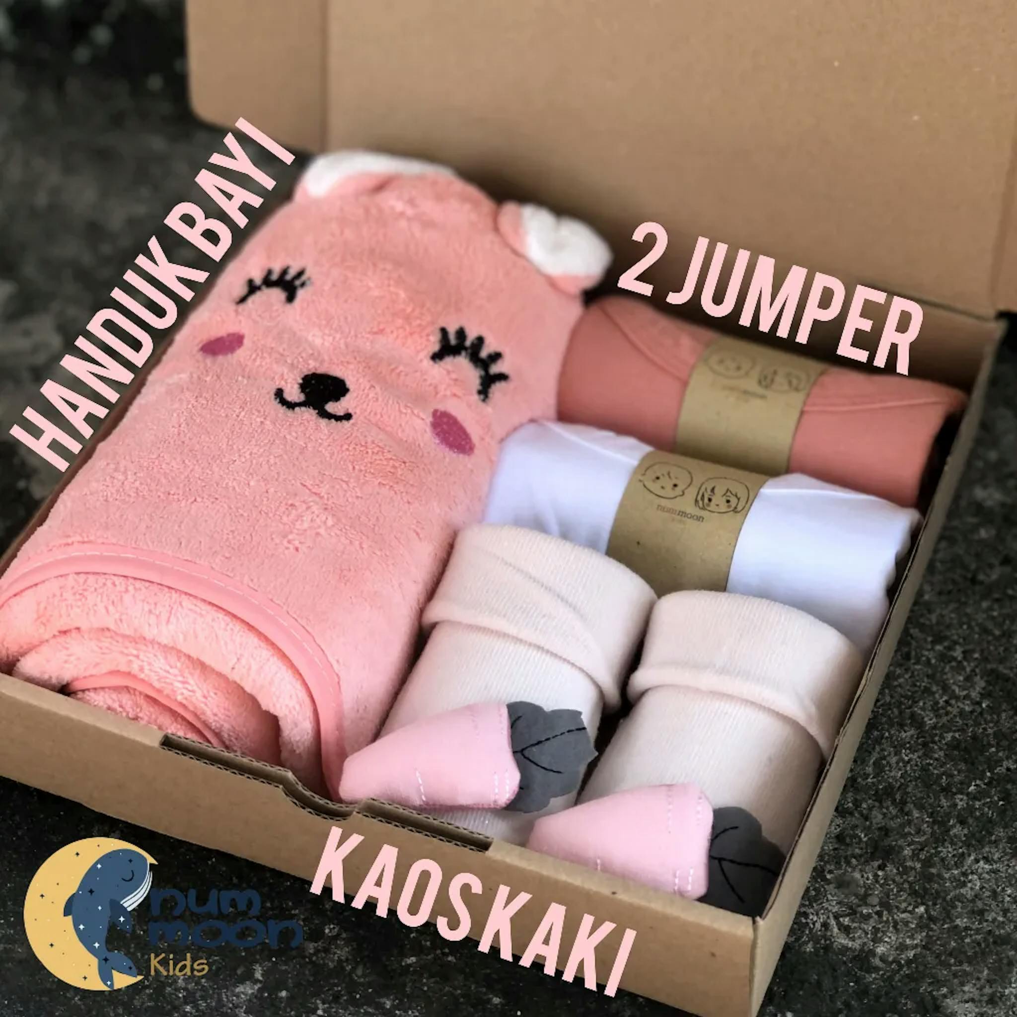 Num Moon Kids Gift Set dengan Handuk dan Jumper