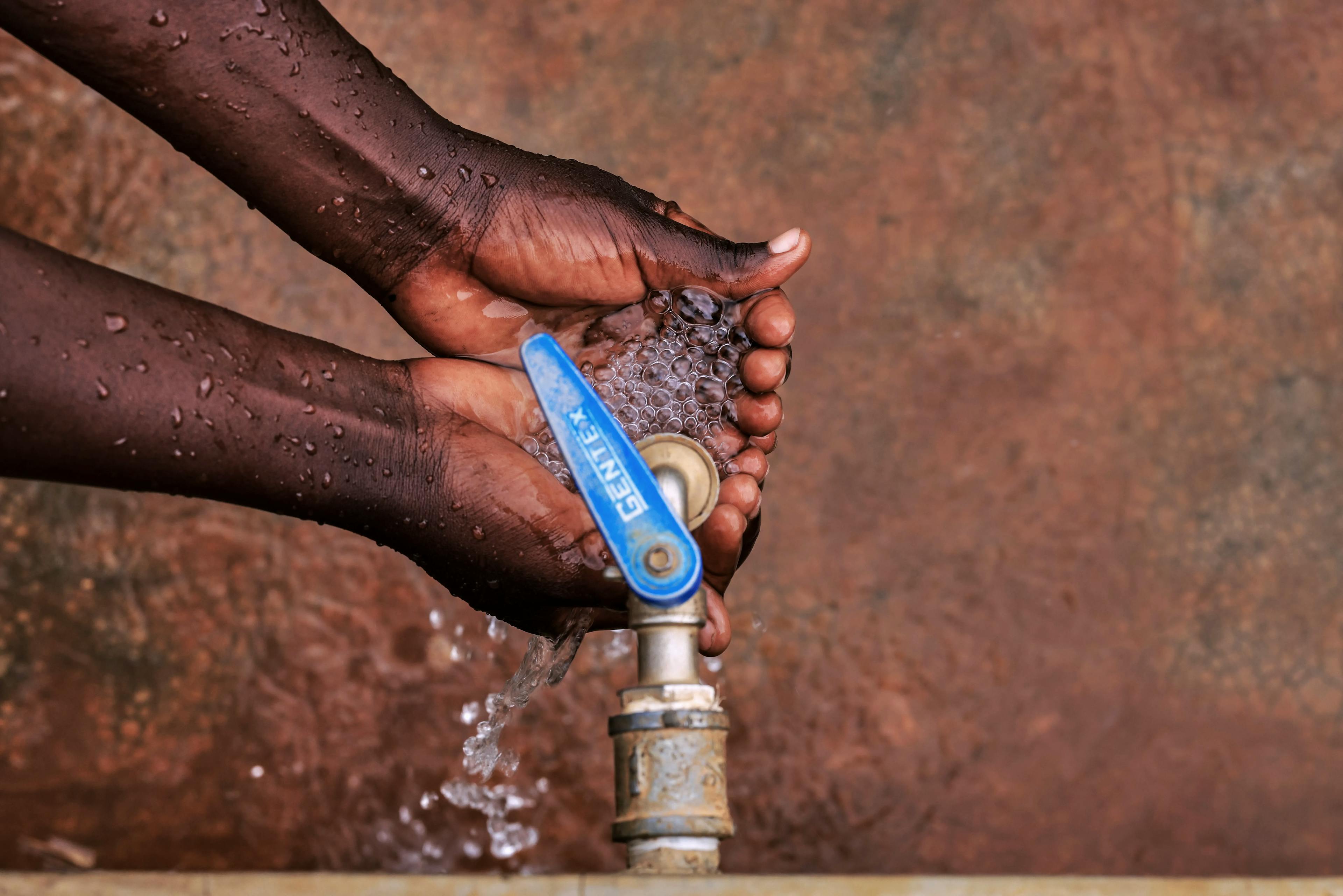 Children washing hands - Documentary project - Kalaz Media