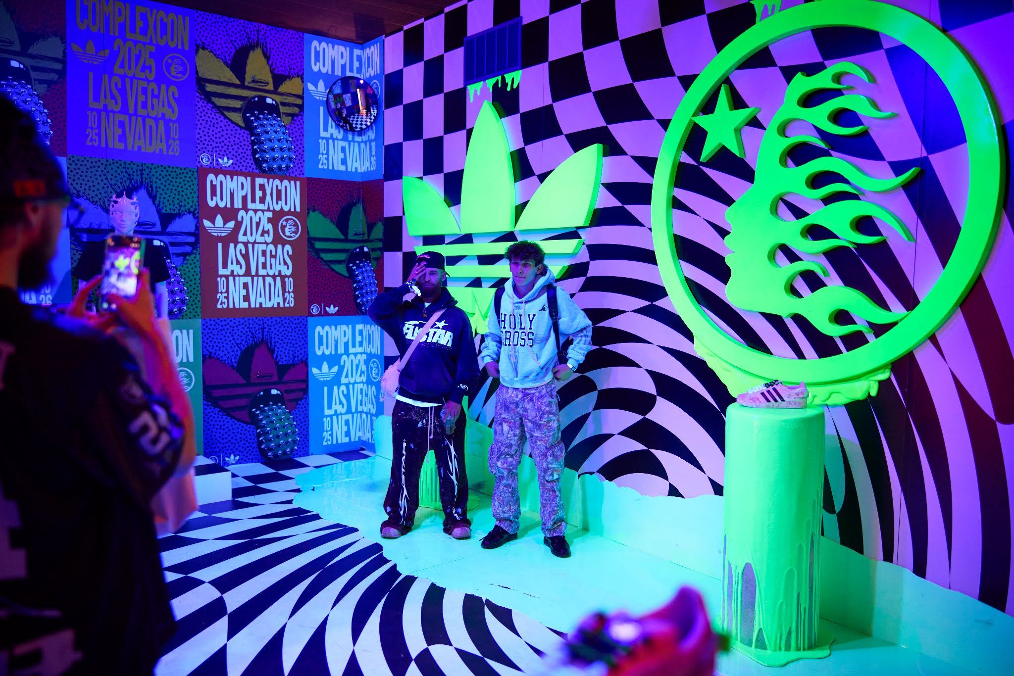 ADIDAS X HELLSTAR COMPLEXCON 2025 - Kamp Grizzly
