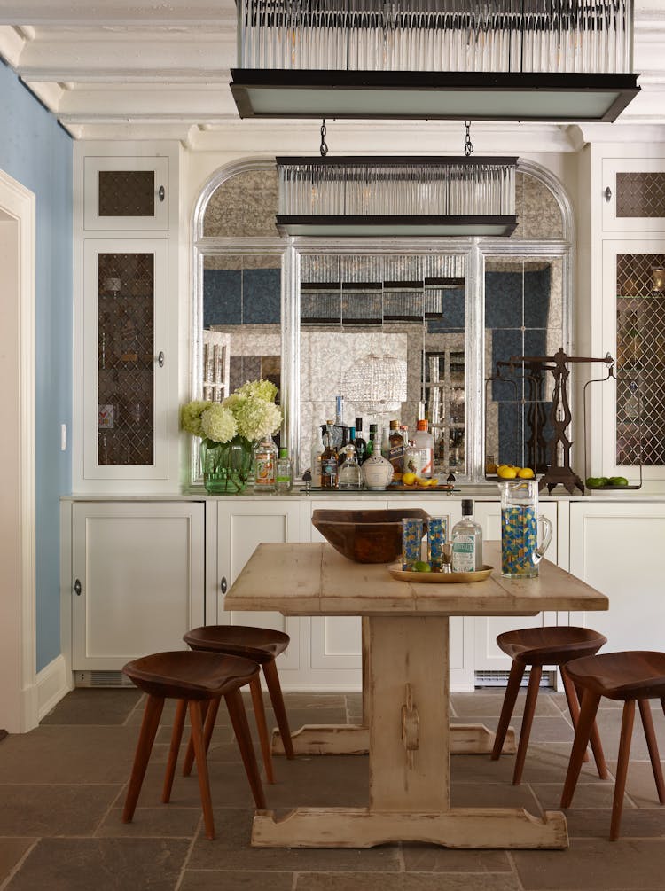 Chic kitchen bar area in a Long Island Colonial Revival home featuring classic design and modern amenities, by K.A. Murphy Interiors