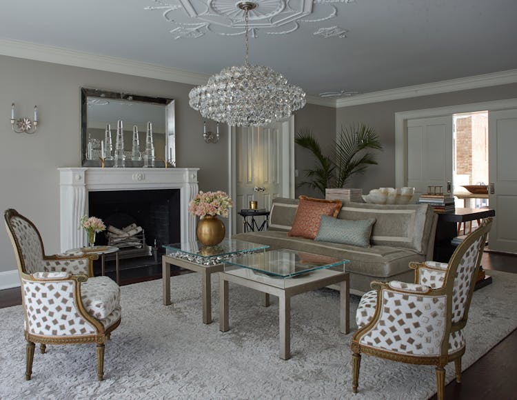Cozy spare living room in a Long Island Colonial Revival home with traditional furnishings and a welcoming atmosphere, by K.A. Murphy Interiors
