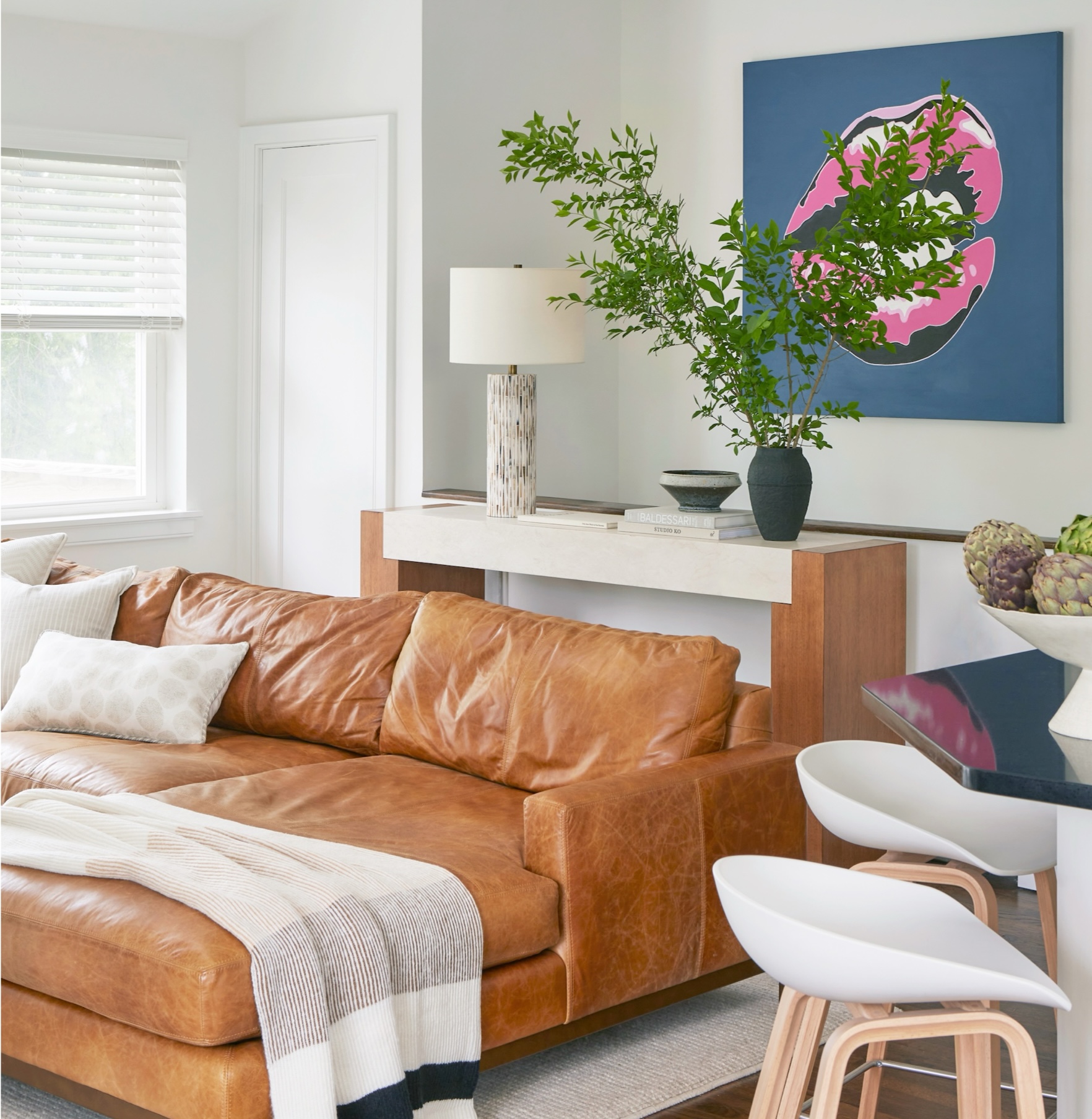 KA-Murphy-Interior-Design-New-York-Project-Ditch-Plains-Escape-Family-Room-Full-View-Artwork