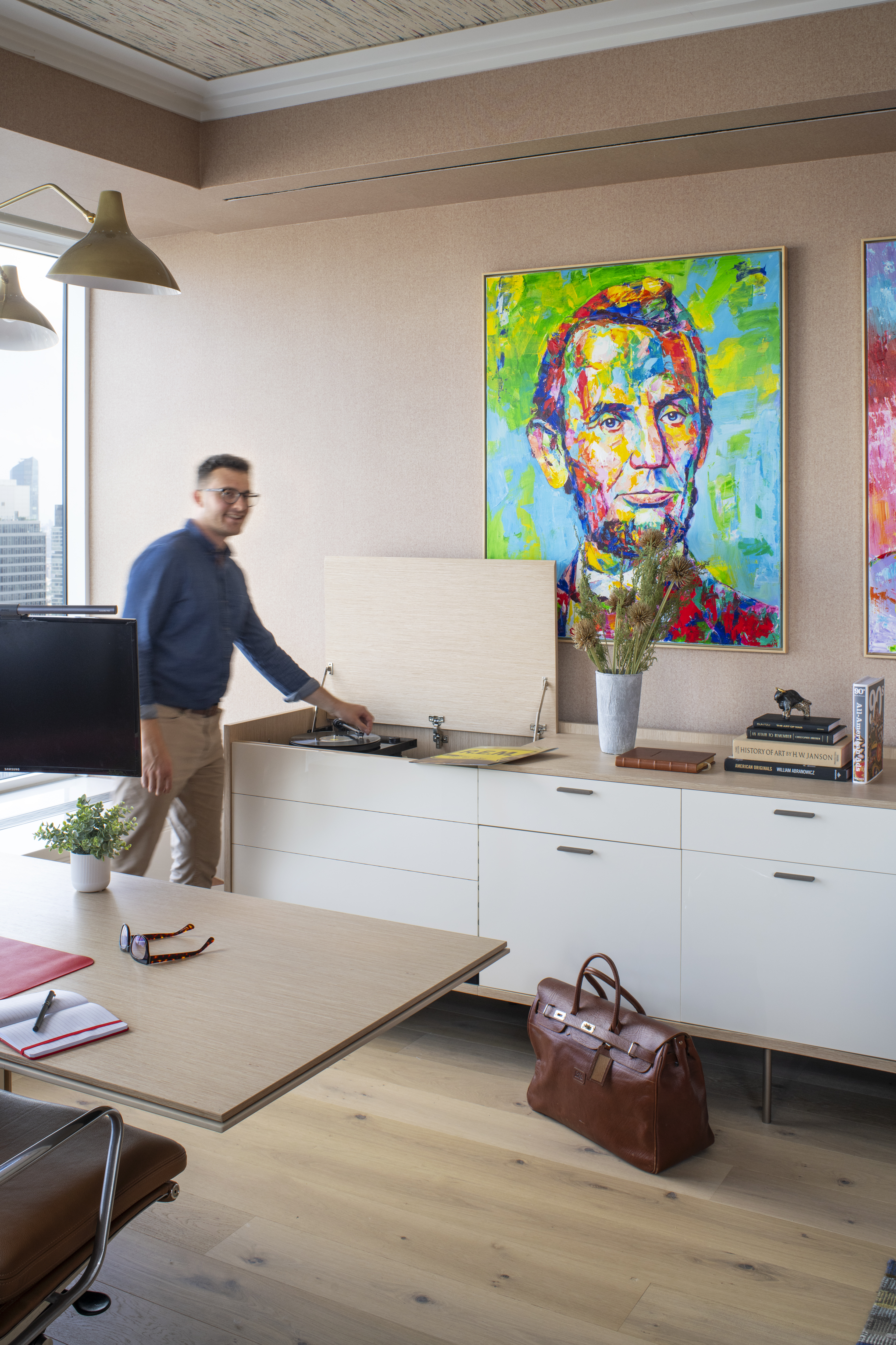  KA-Murphy-Interior-Design-New-York-Project-One-Penn-Plaza-Executive-Office-Orange-Turntable