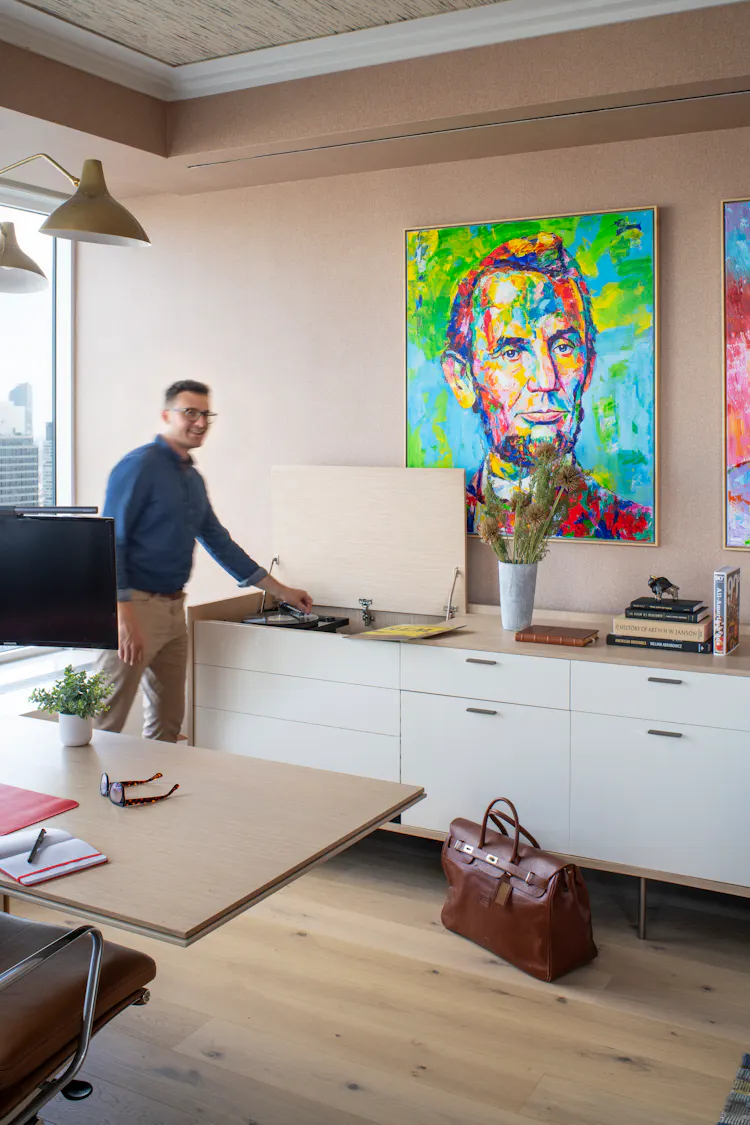 KA-Murphy-Interior-Design-New-York-Project-One-Penn-Plaza-Executive-Office-Orange-Turntable