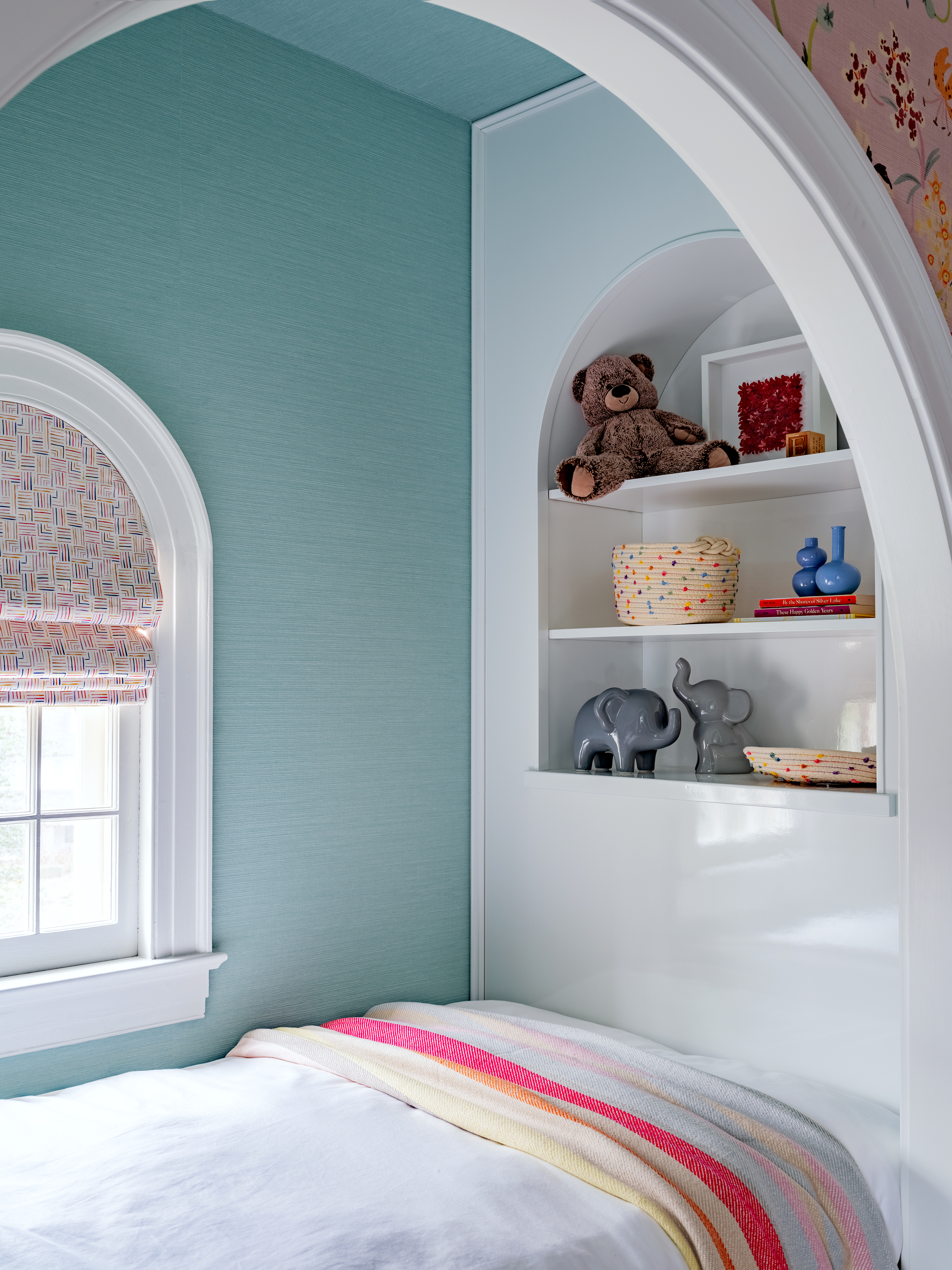 KA-Murphy-Interior-Design-New-York-Project-The-Sister-Suite-Green-Side-Built-In-Shelves