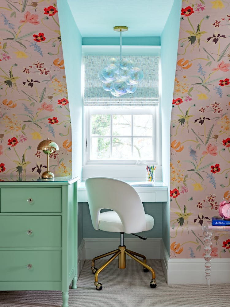 KA-Murphy-Interior-Design-New-York-Project-The-Sister-Suite-Green-Side-Built-In-Desk