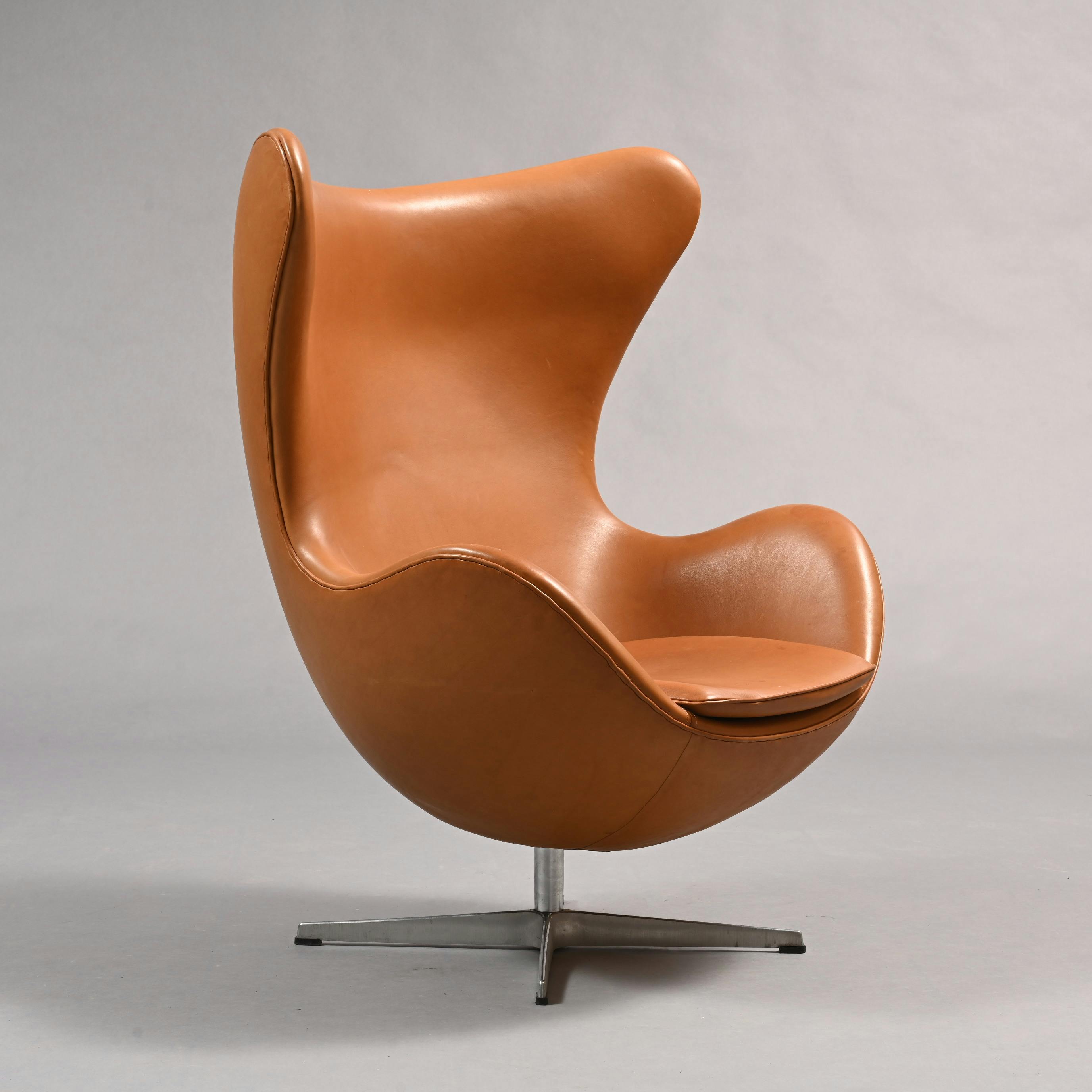 1 ARNE JACOBSEN, fåtölj, "Ägget"