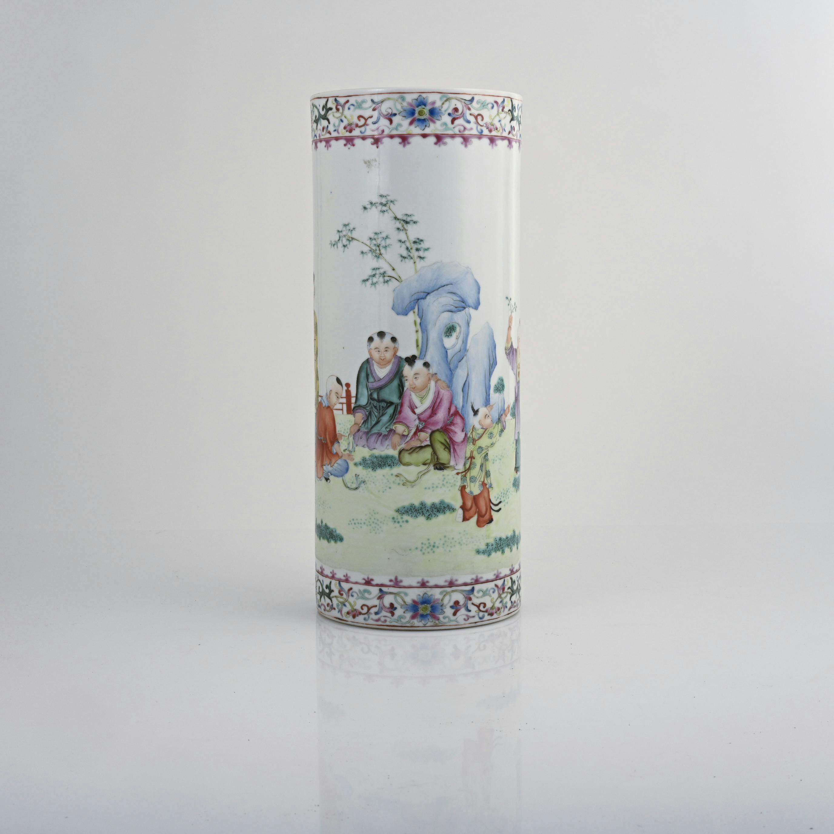 280 PENSELVAS, porslin, Kina, 1900-tal