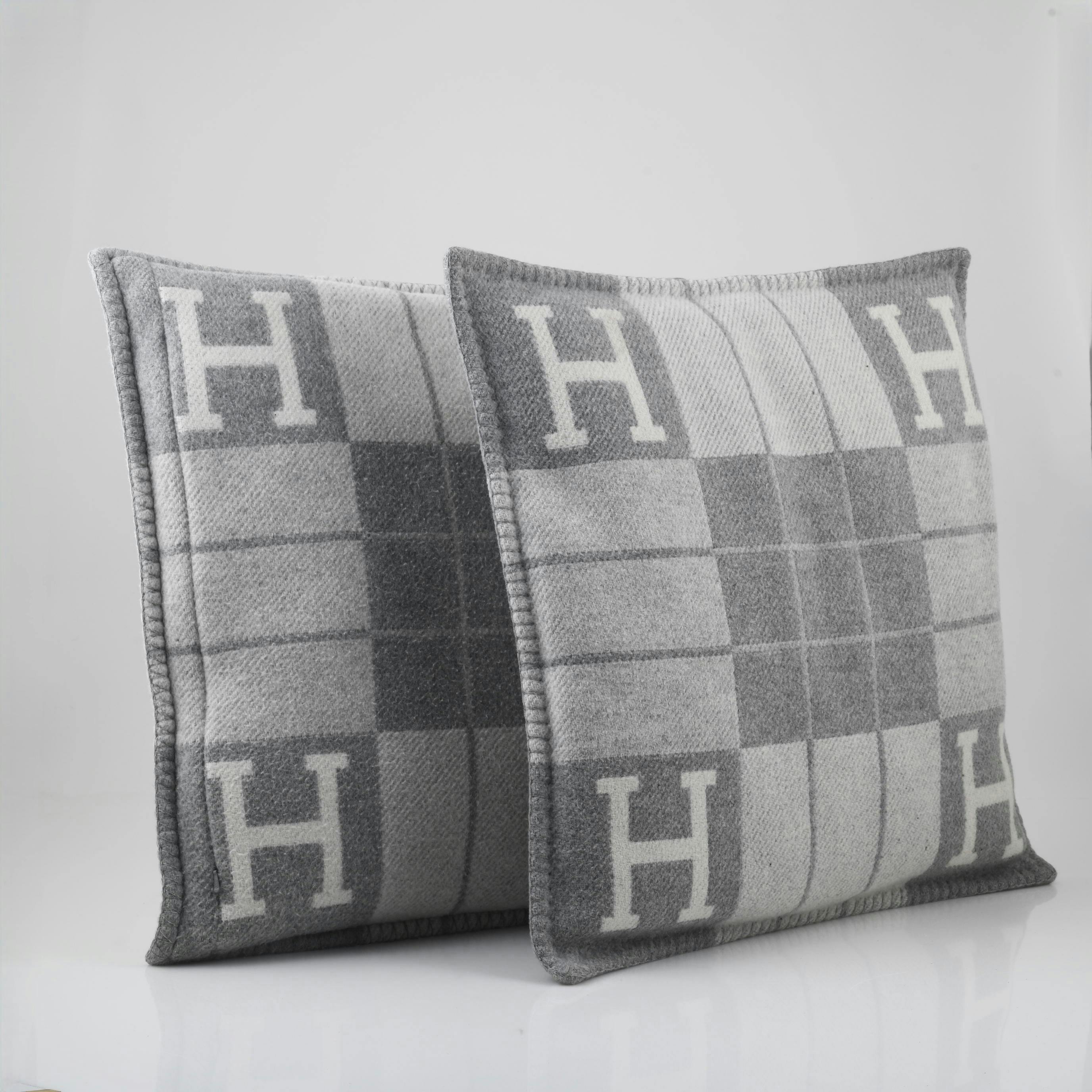 58 HERMÈS, kuddar, ett par, Paris, Frankrike