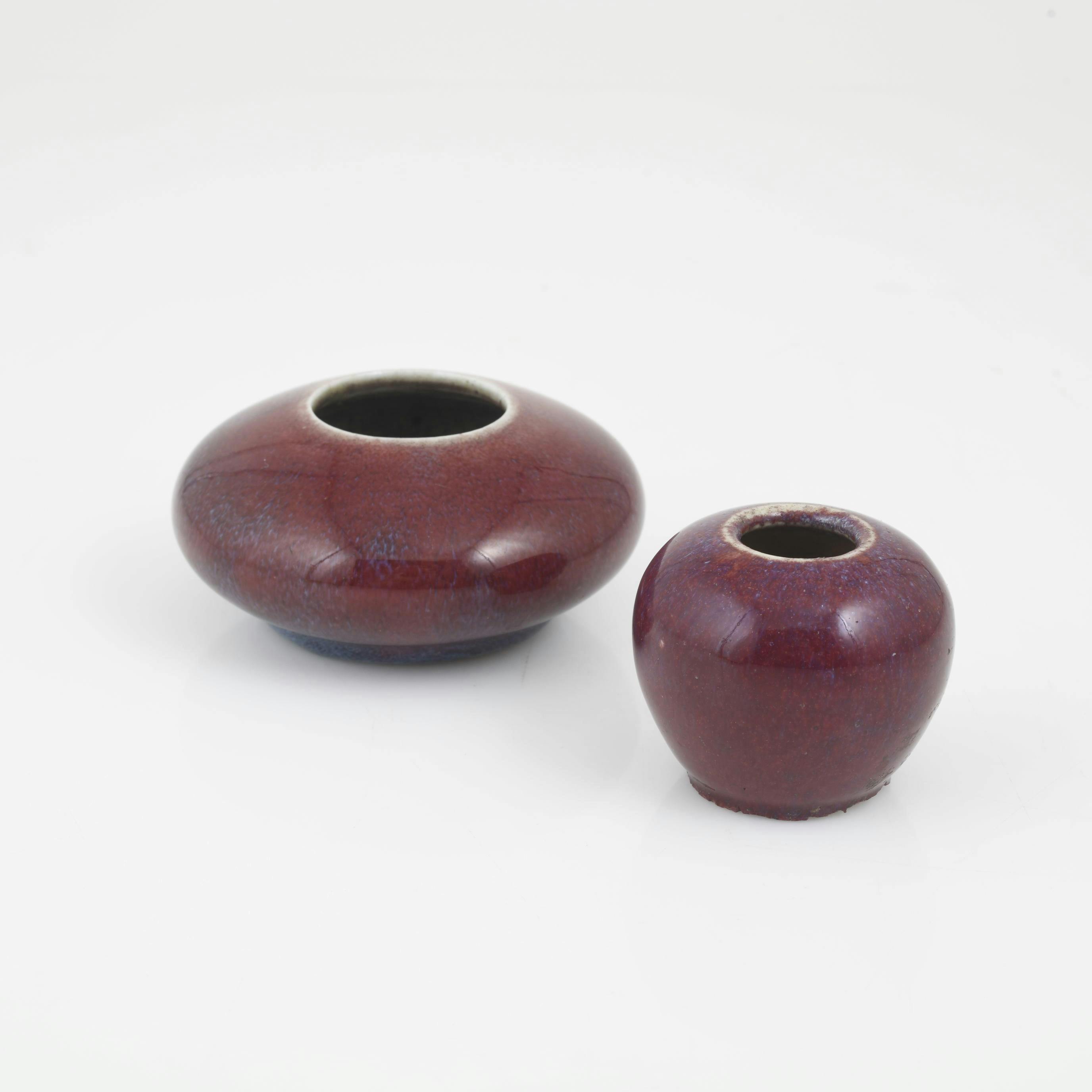 44 VASER, 2 st, Kina, porslin, "sang de boeuf"